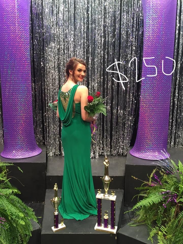 Size 2 Prom Green Side Slit Dress on Queenly