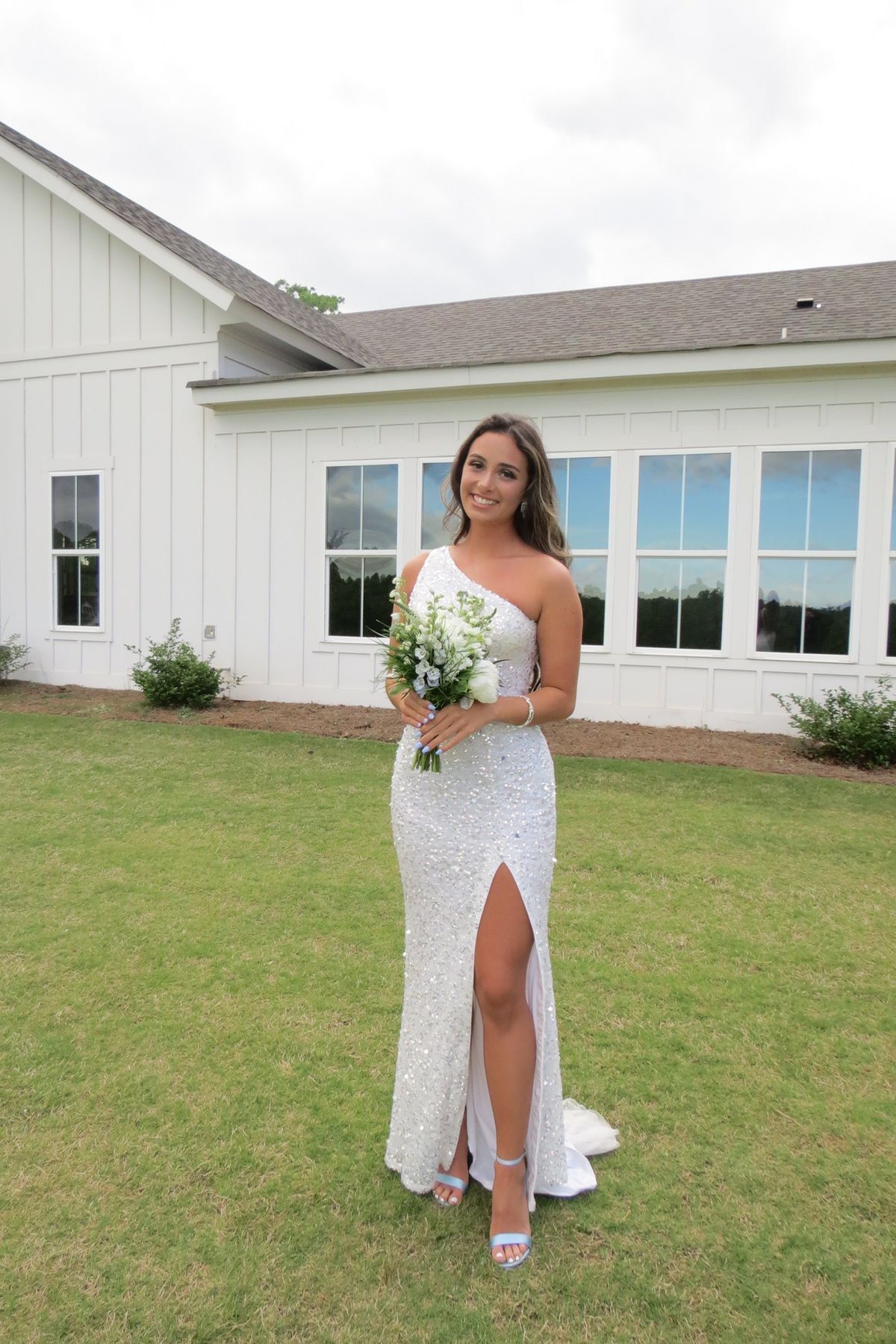 Sherri Hill Size 0 Prom White Side Slit Dress on Queenly