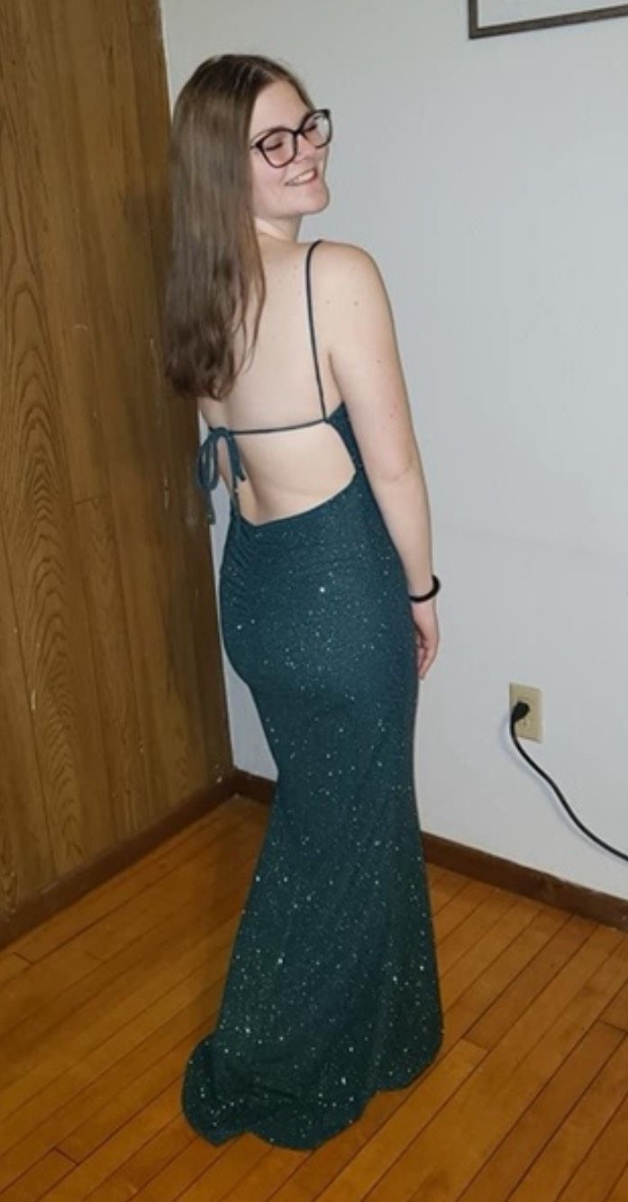 Windsor Size M Prom Emerald Green Dress With Train on Queenly