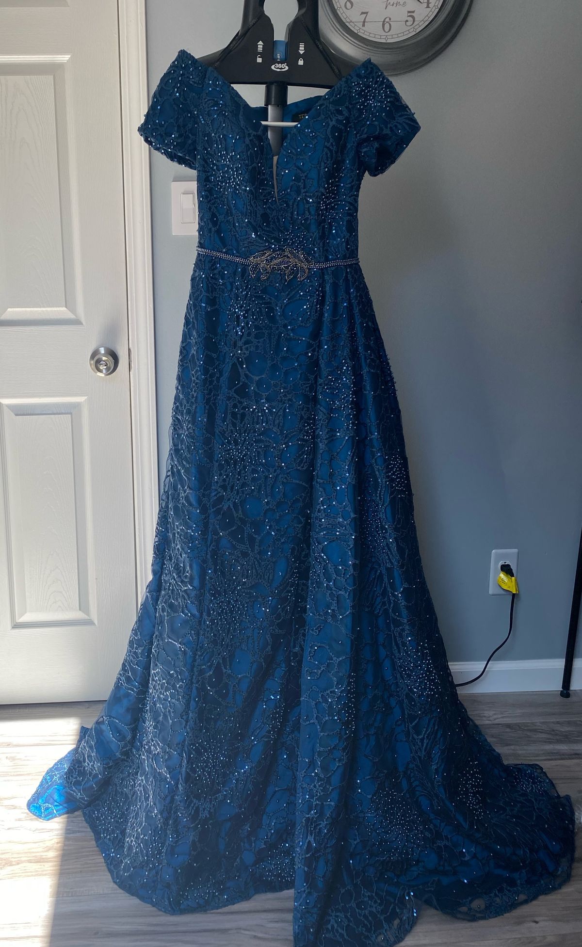 Terani Couture Size 6 Prom Off The Shoulder Blue Dress With Train on Queenly