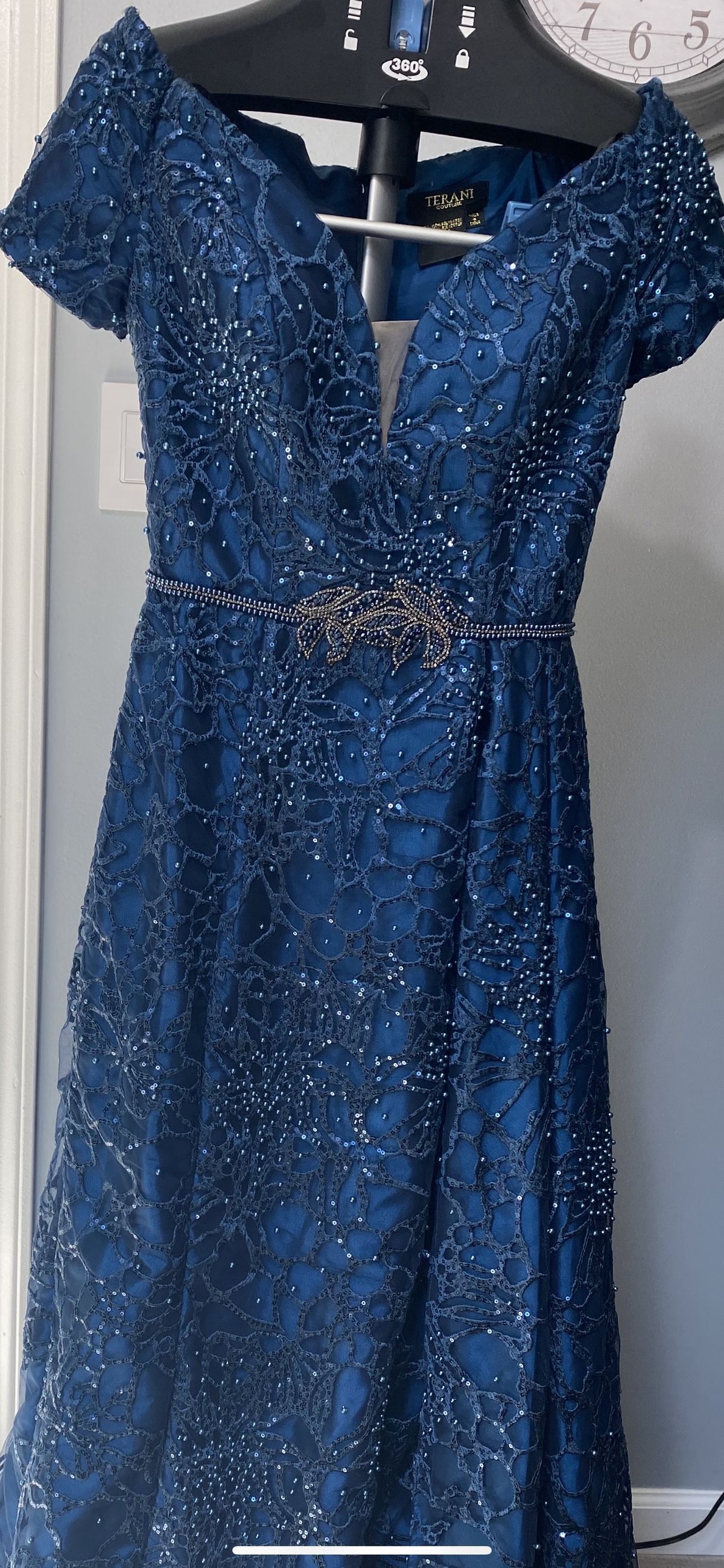 Terani Couture Size 6 Prom Off The Shoulder Blue Dress With Train on Queenly