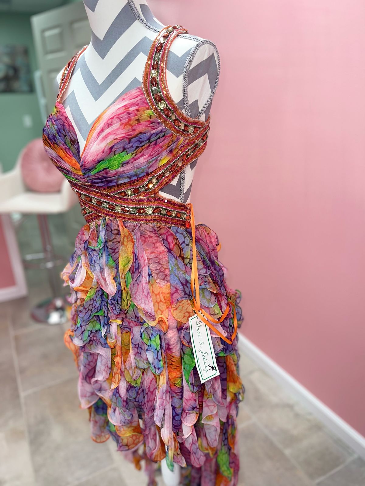 Dave and Johnny Size 4 Prom Plunge Multicolor Cocktail Dress on Queenly