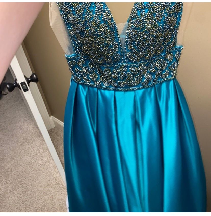 Vienna Size 2 Prom Green A-line Dress on Queenly