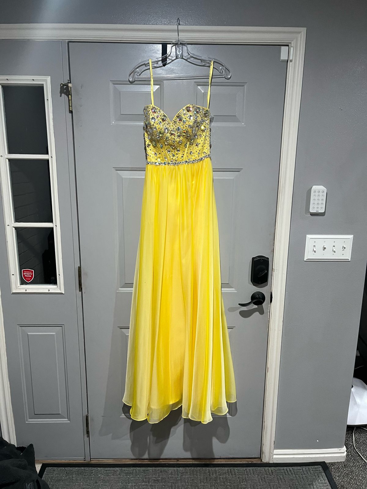 Size 2 Prom Yellow A-line Dress on Queenly