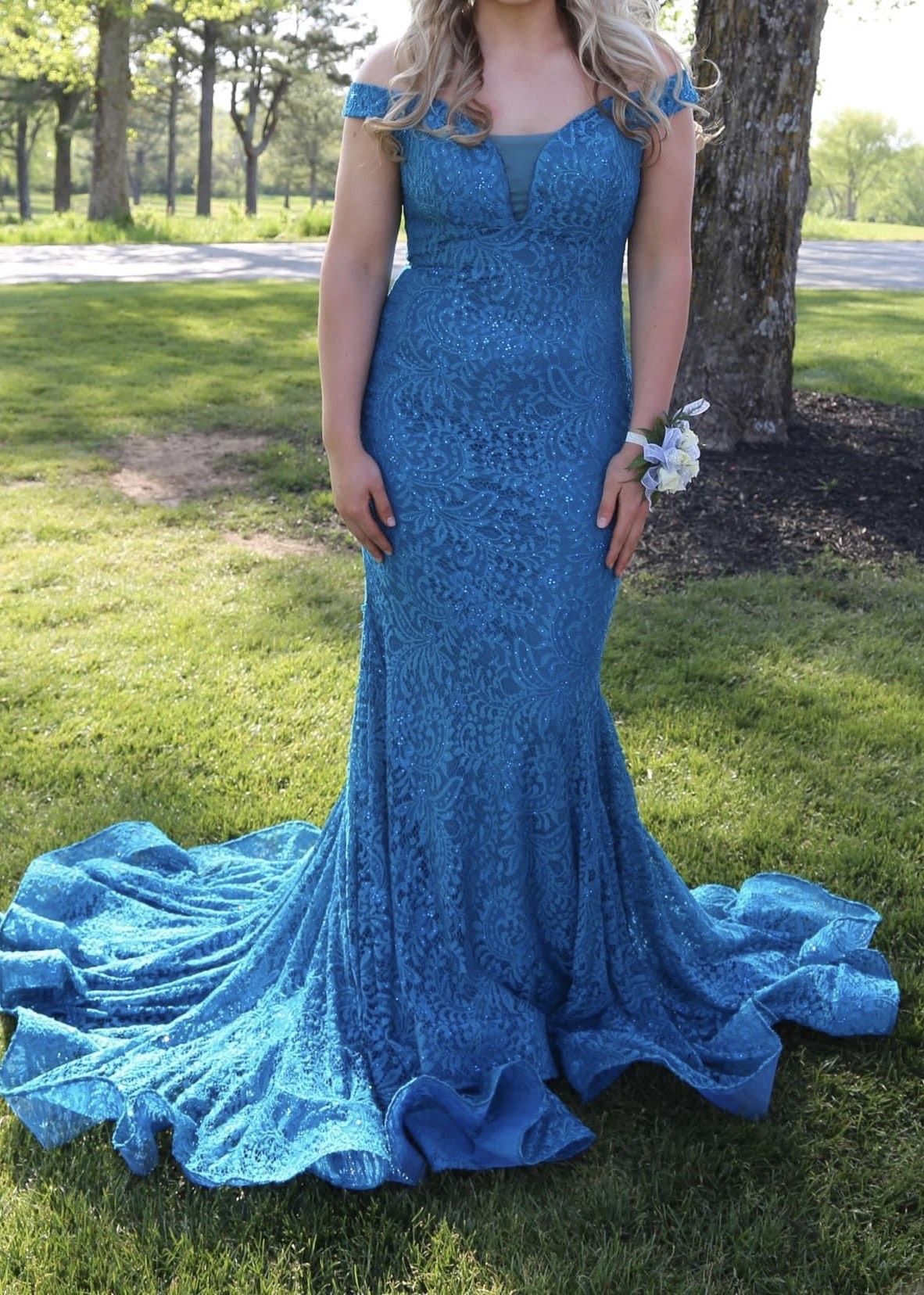 Size 8 Prom Lace Green Mermaid Dress on Queenly