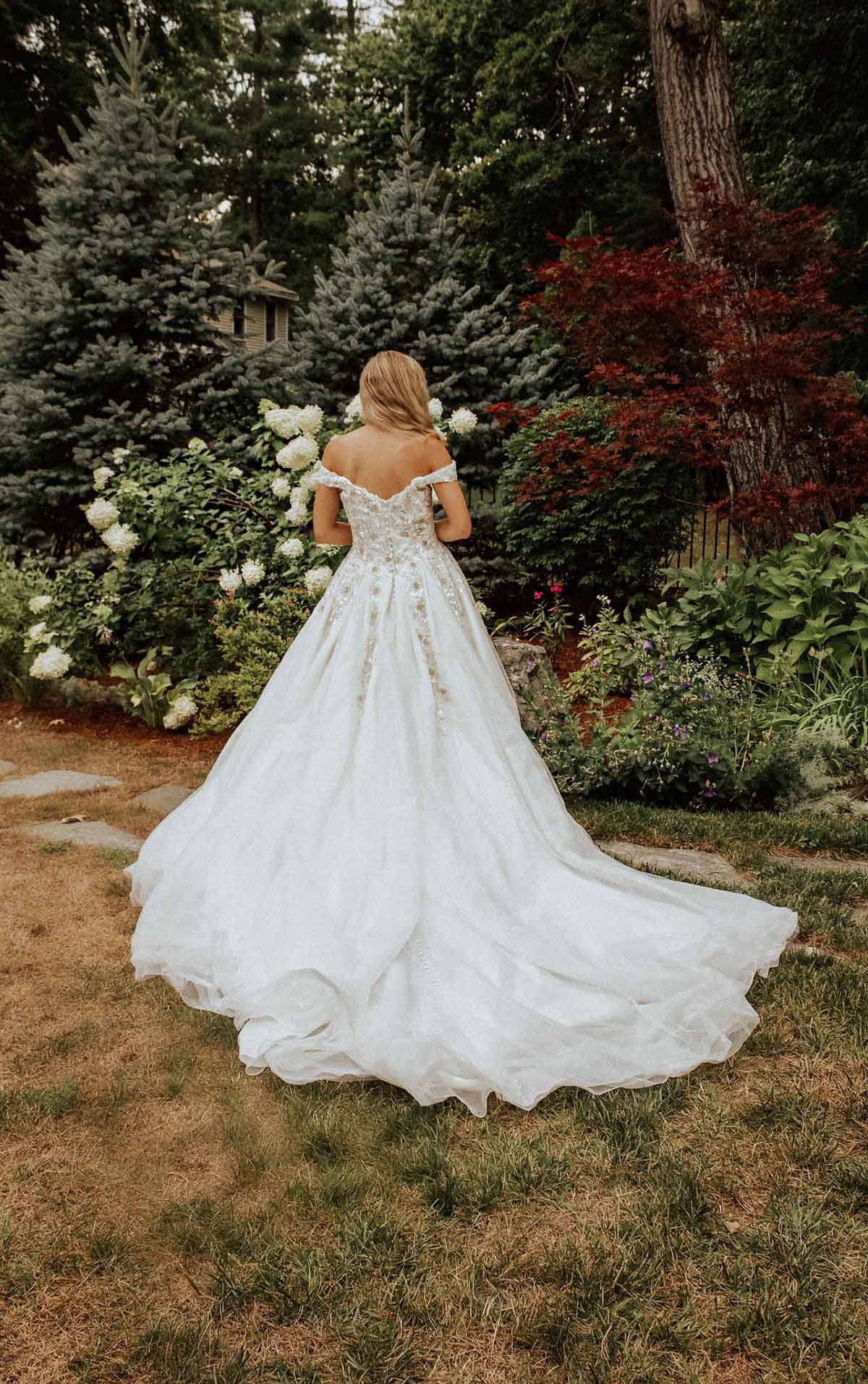 Allure Size 14 Wedding White Ball Gown on Queenly