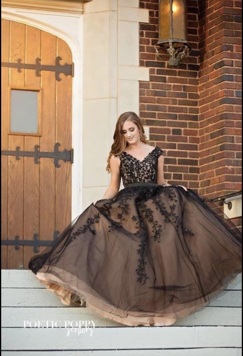 Sherri Hill Size 2 Prom Lace Black Ball Gown on Queenly