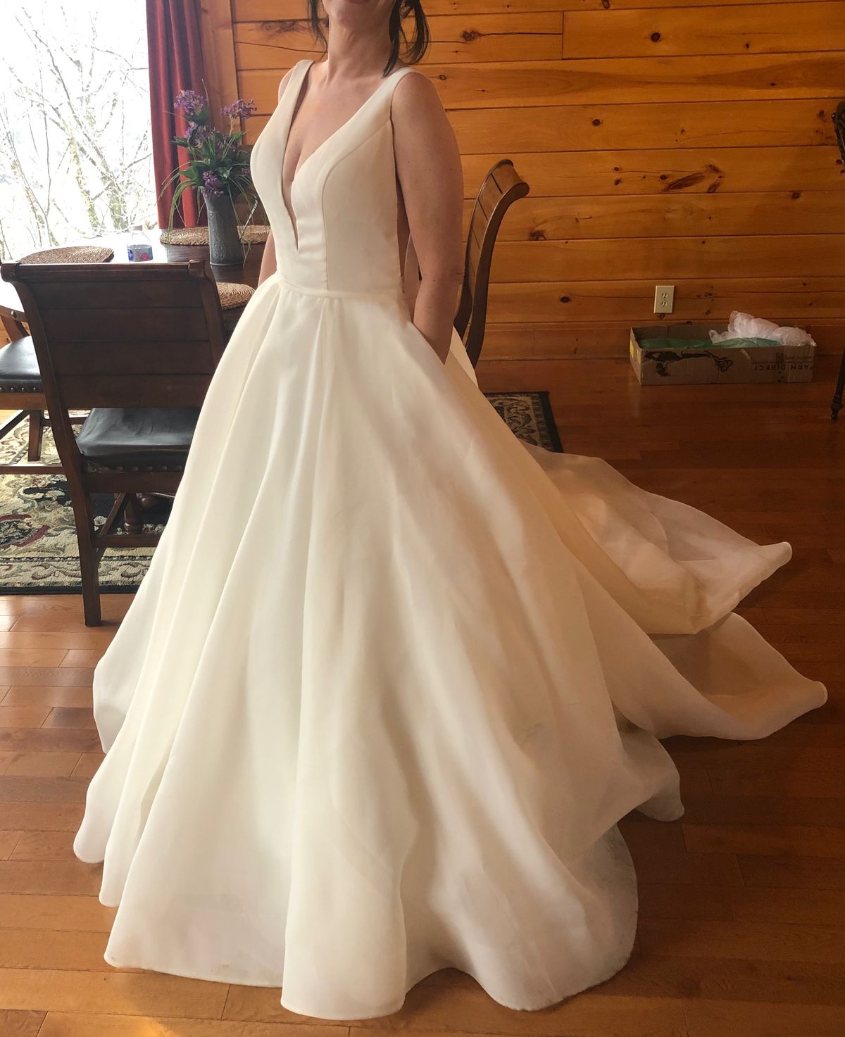 Size 8 Wedding Plunge White Ball Gown on Queenly
