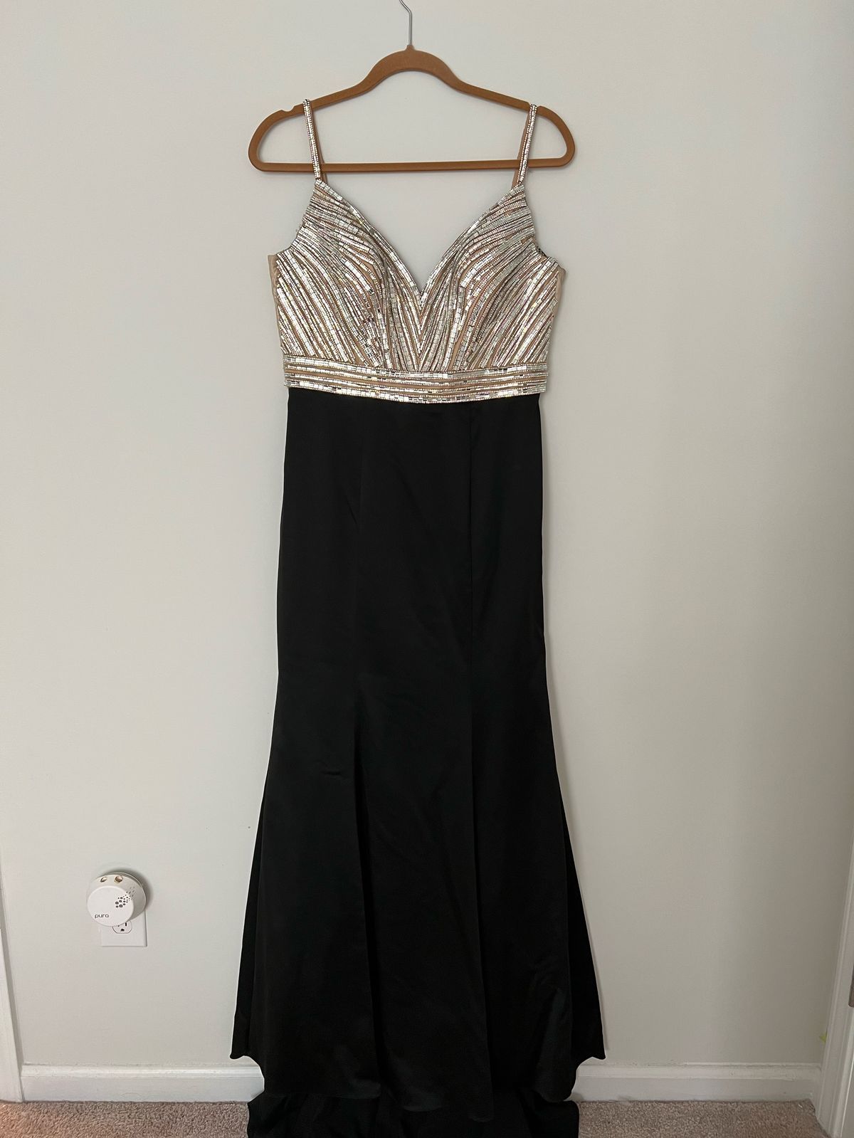 La Femme Size 10 Prom Black Mermaid Dress on Queenly