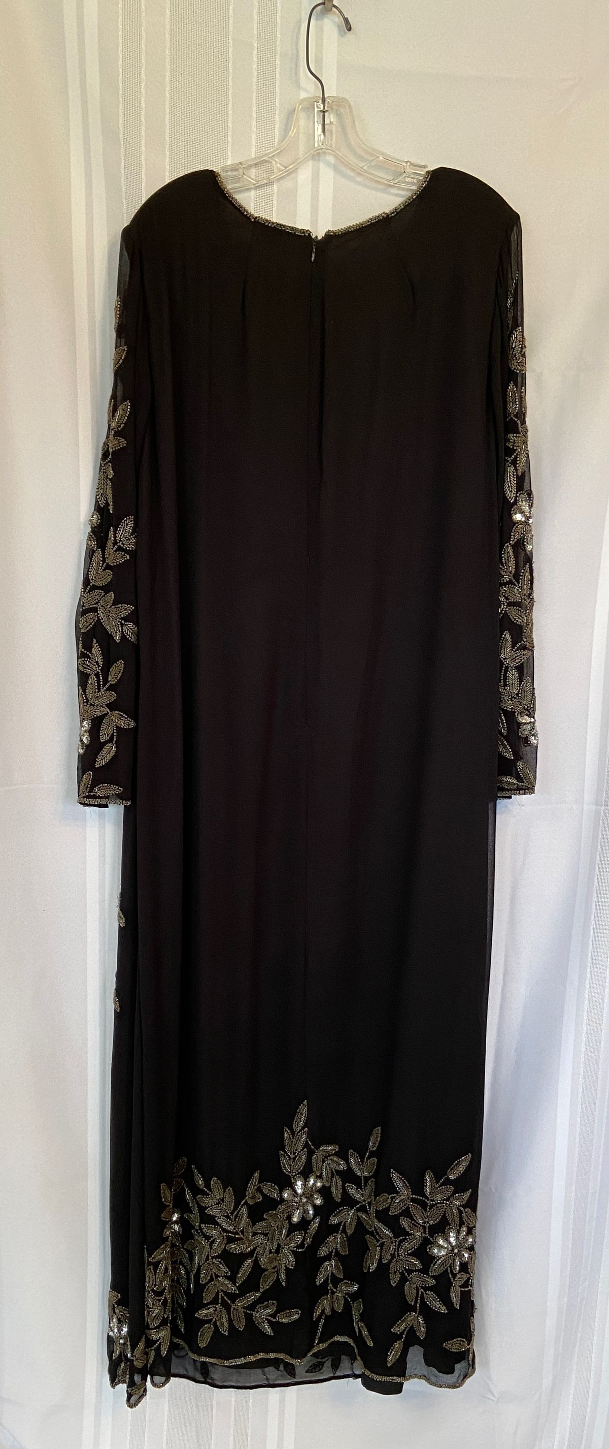 Size 1X Sequined Black A-line Dress on Queenly