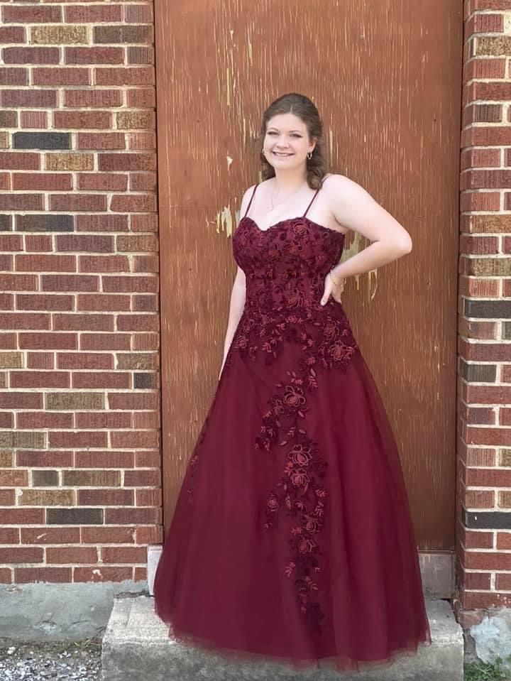 Nina Canacci Plus Size 18 Prom Red Ball Gown on Queenly