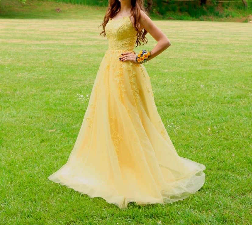 Size 0 Prom Yellow Ball Gown on Queenly