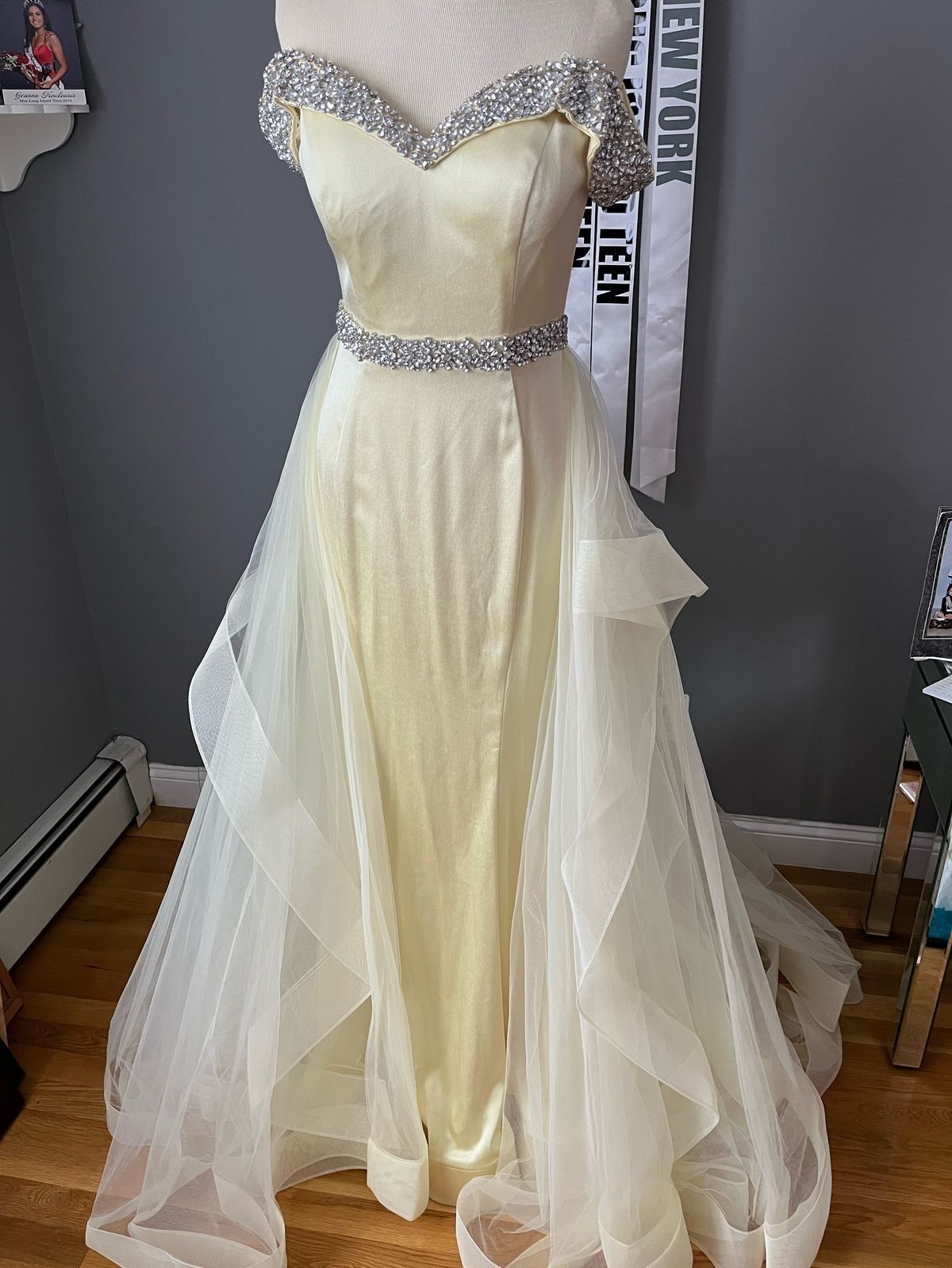 Mac Duggal Size 2 Prom Off The Shoulder Yellow Dress With Train on Queenly