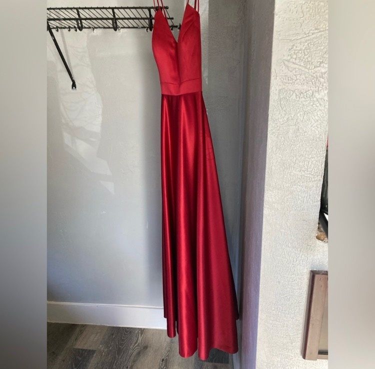 Amazon Size 8 Prom Red Floor Length Maxi on Queenly