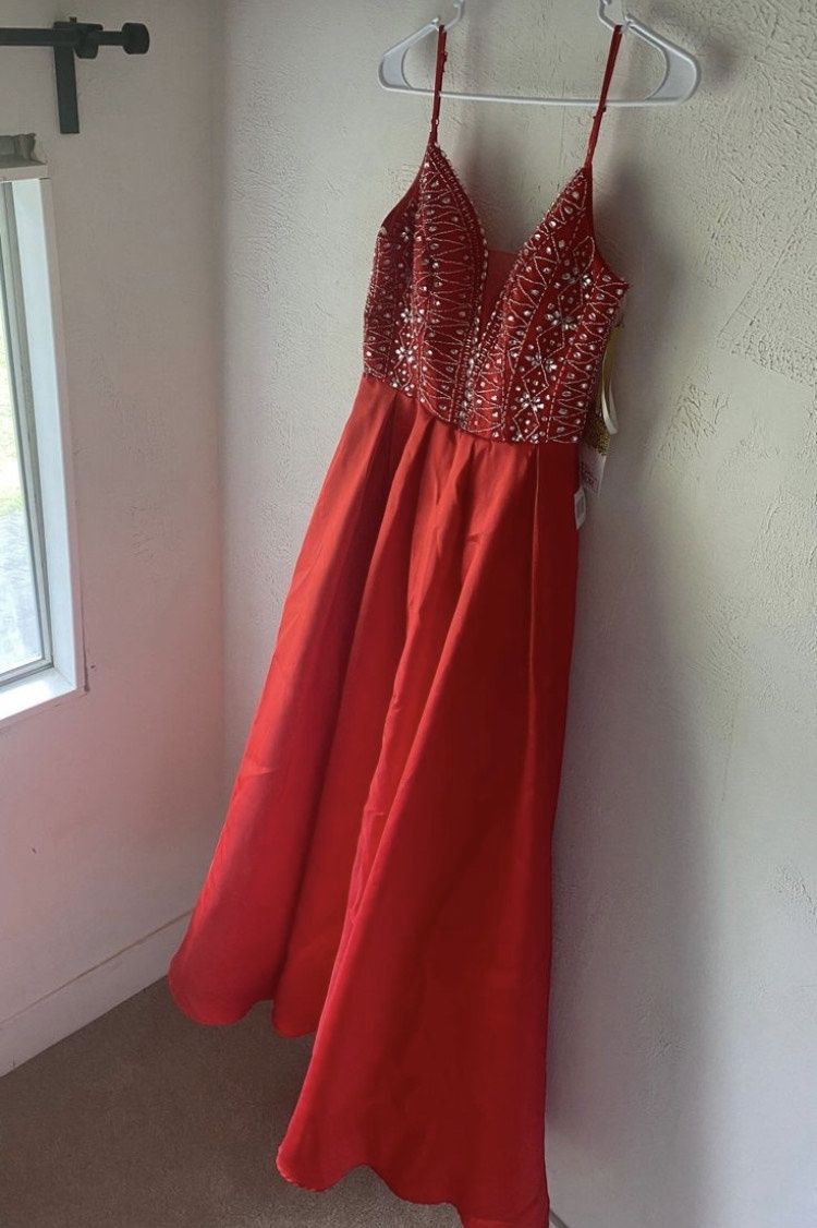 Say yes to the dress Size 10 Prom Red Ball Gown on Queenly