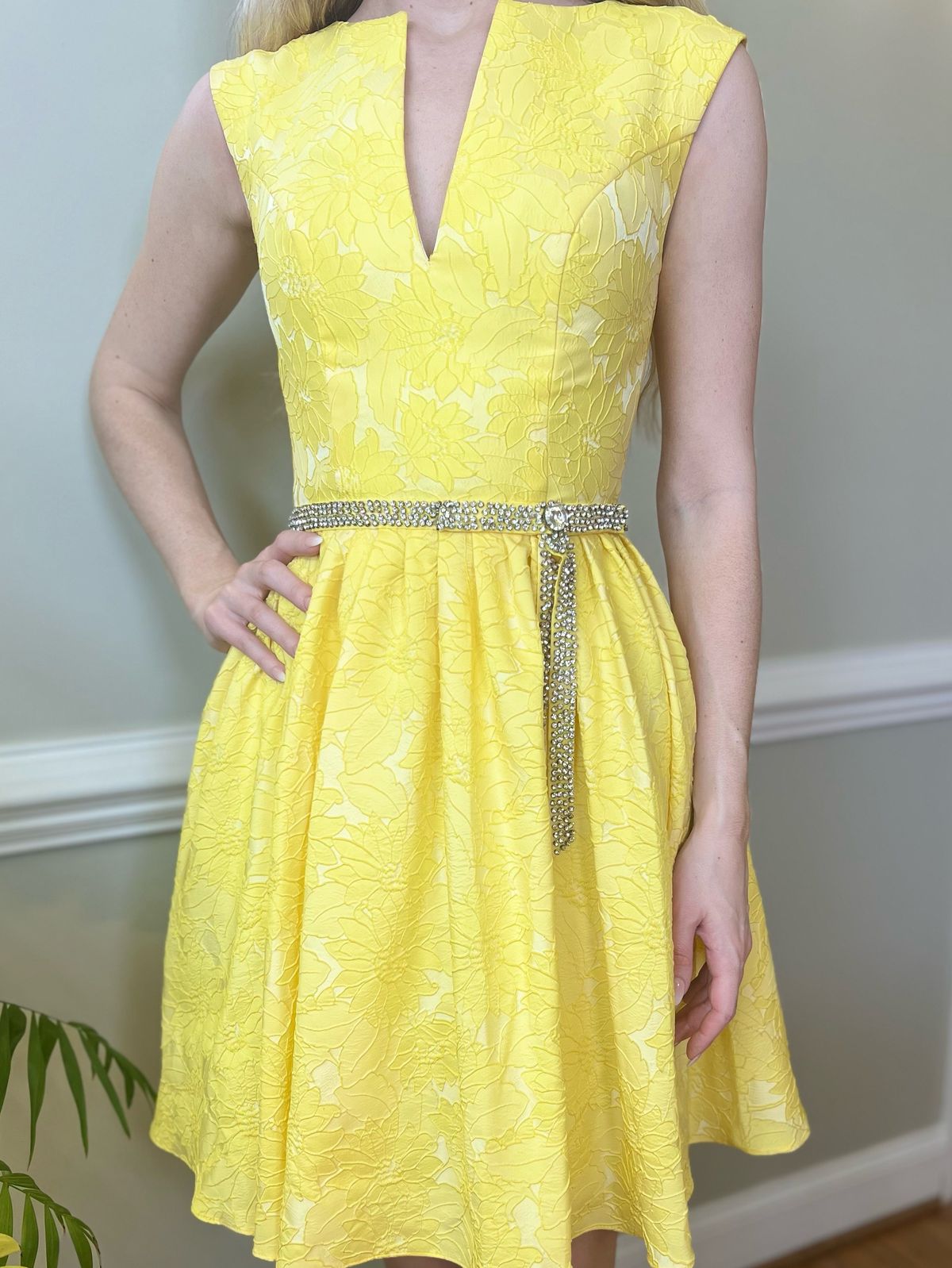 Jovani Size 2 Homecoming Plunge Sequined Yellow Cocktail Dress on Queenly
