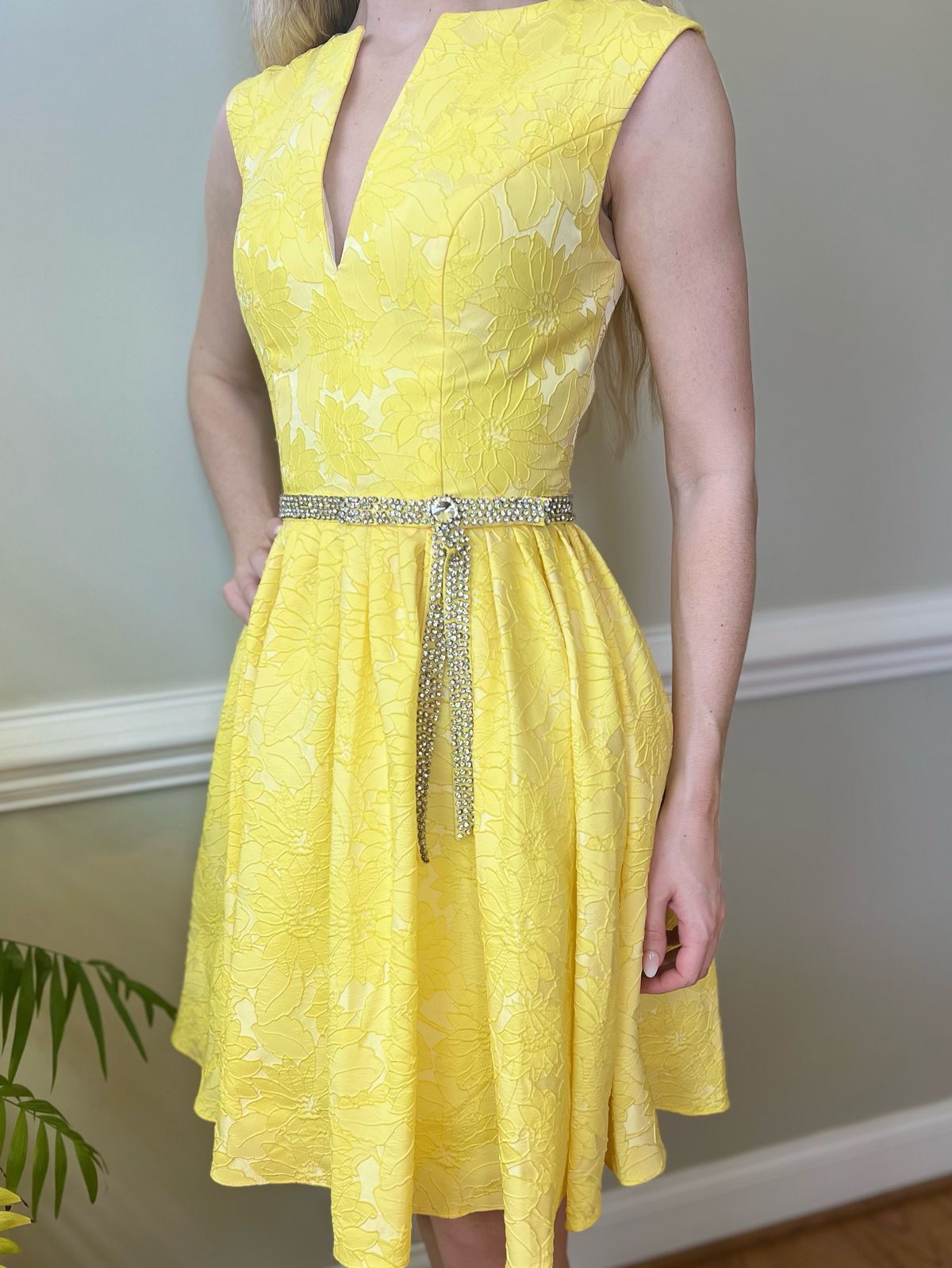 Jovani Size 2 Homecoming Plunge Sequined Yellow Cocktail Dress on Queenly