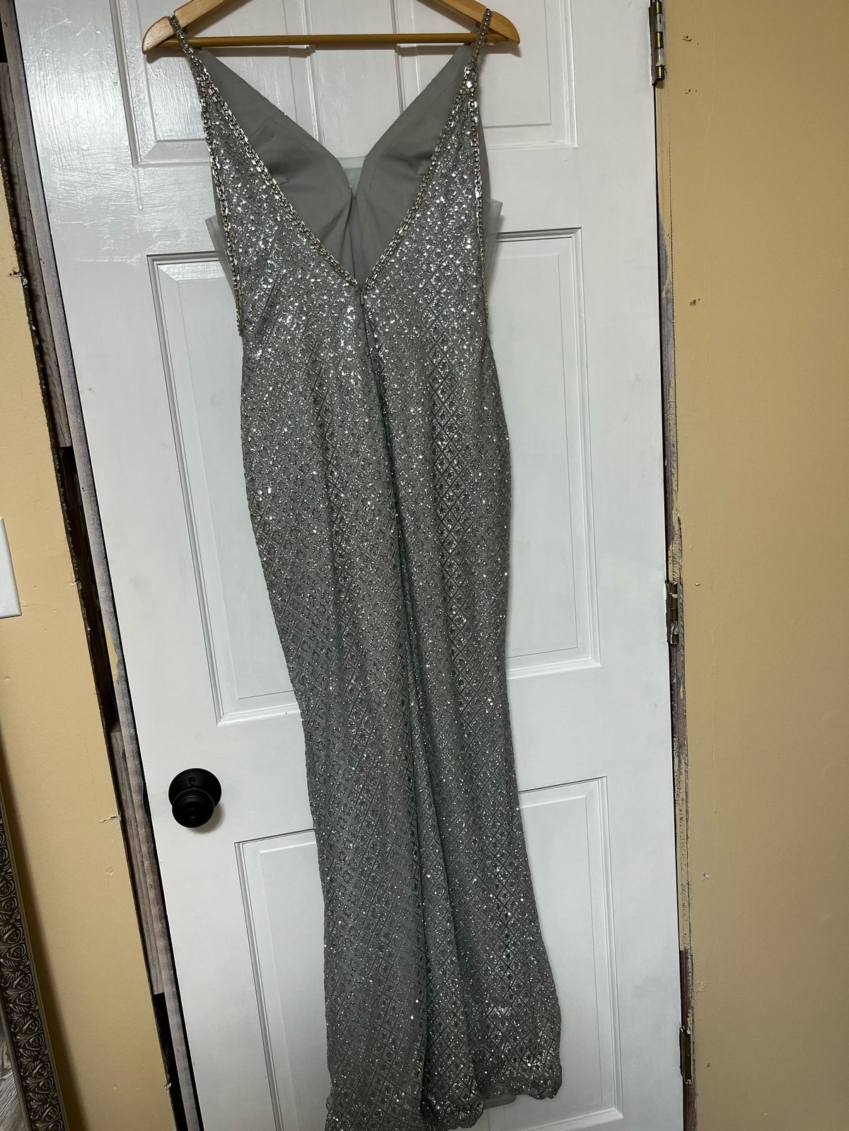 Abby Paris Size 4 Prom Silver Floor Length Maxi on Queenly