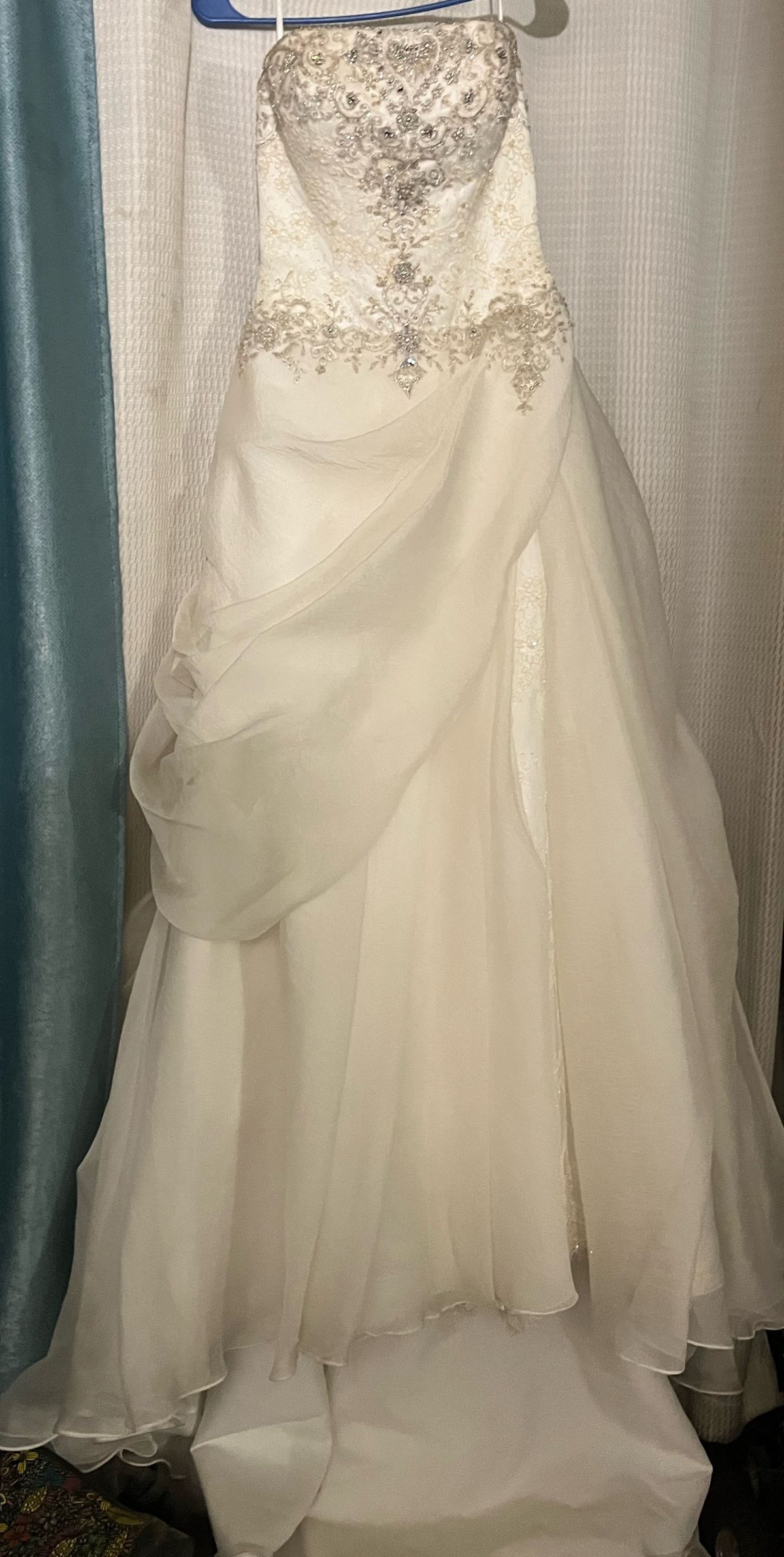 Casablanca bridal Size 6 Wedding White Dress With Train on Queenly