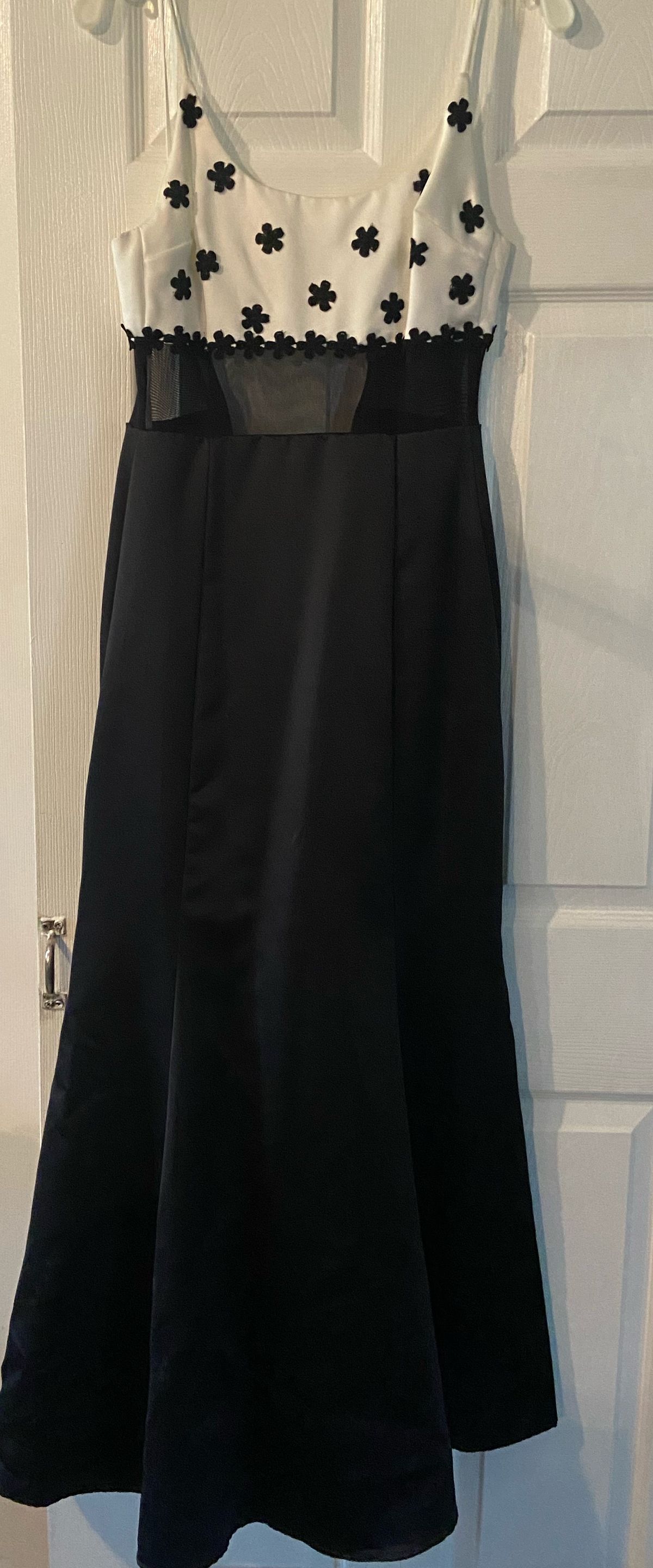 Dave and Johnny Size 6 Prom Black A-line Dress on Queenly