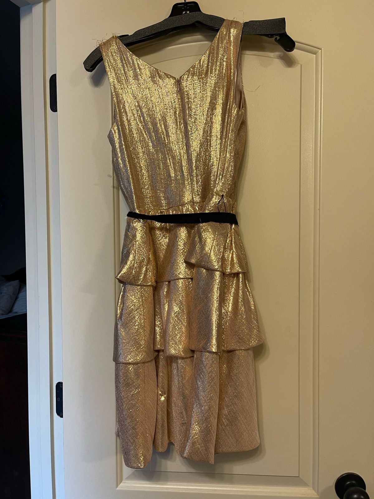 Badgley Mischka Size 4 Wedding Guest Gold Cocktail Dress on Queenly