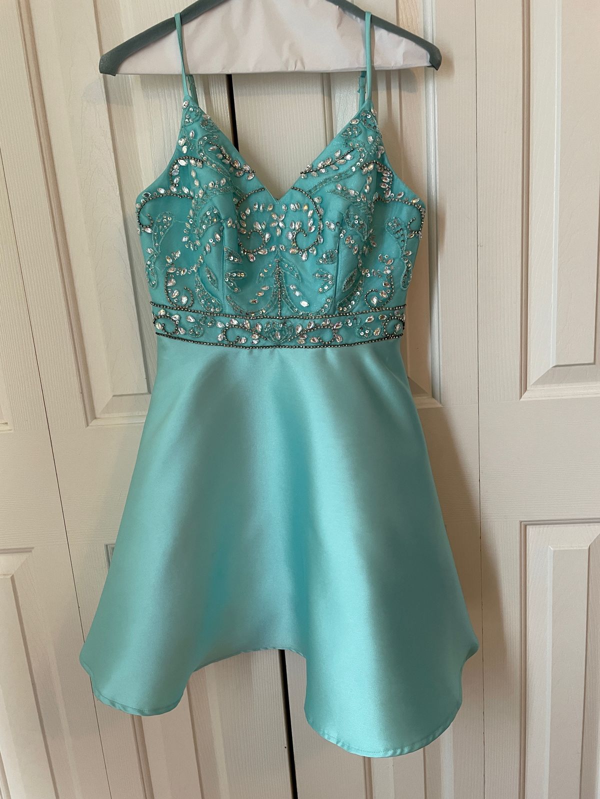 B. Darlin Size 4 Prom Blue Cocktail Dress on Queenly