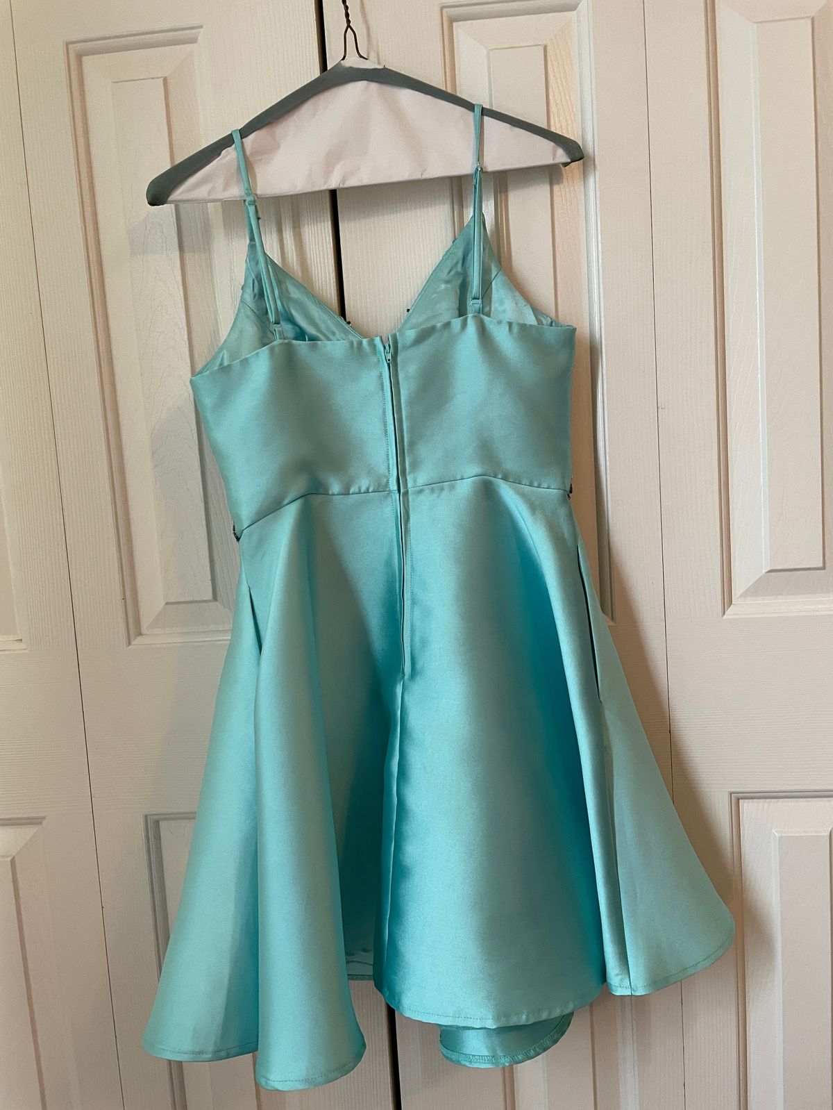 B. Darlin Size 4 Prom Blue Cocktail Dress on Queenly