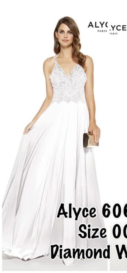 Alyce Paris Size 00 White Floor Length Maxi on Queenly