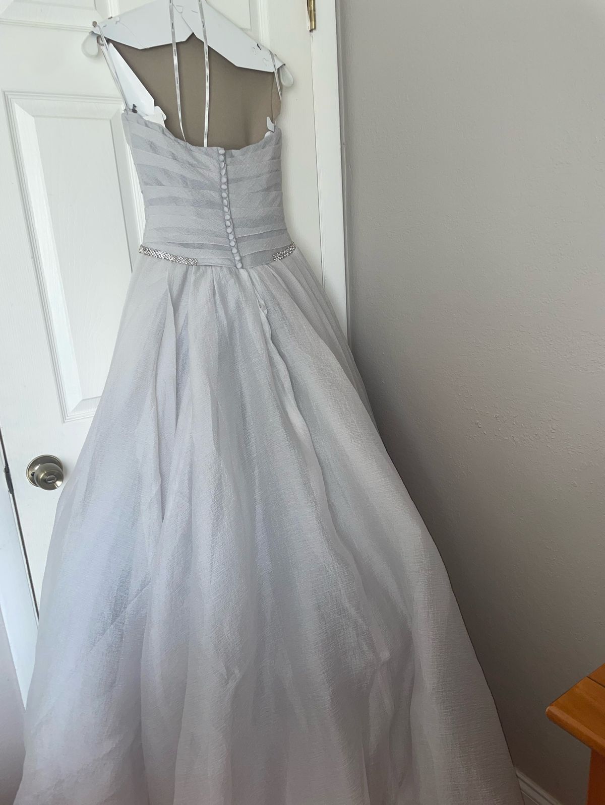 Vera Wang Size 0 Gray Ball Gown on Queenly