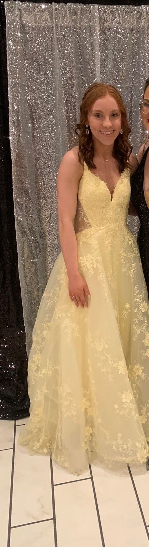 Ellie Wilde Size 0 Prom Lace Yellow Ball Gown on Queenly