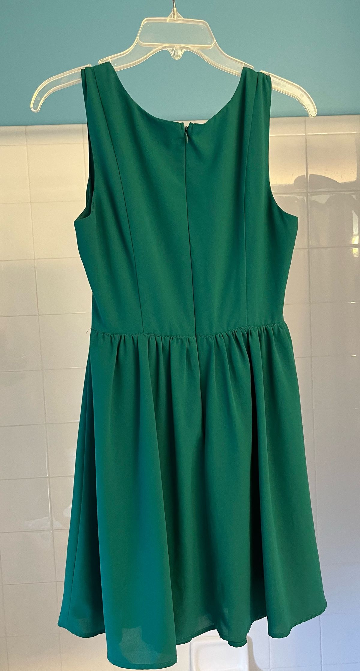 Size M Wedding Guest Green Cocktail Dress on Queenly