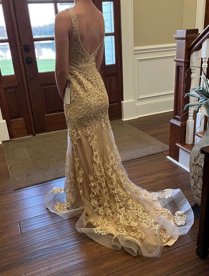 Size 0 Prom Lace Gold Mermaid Dress on Queenly