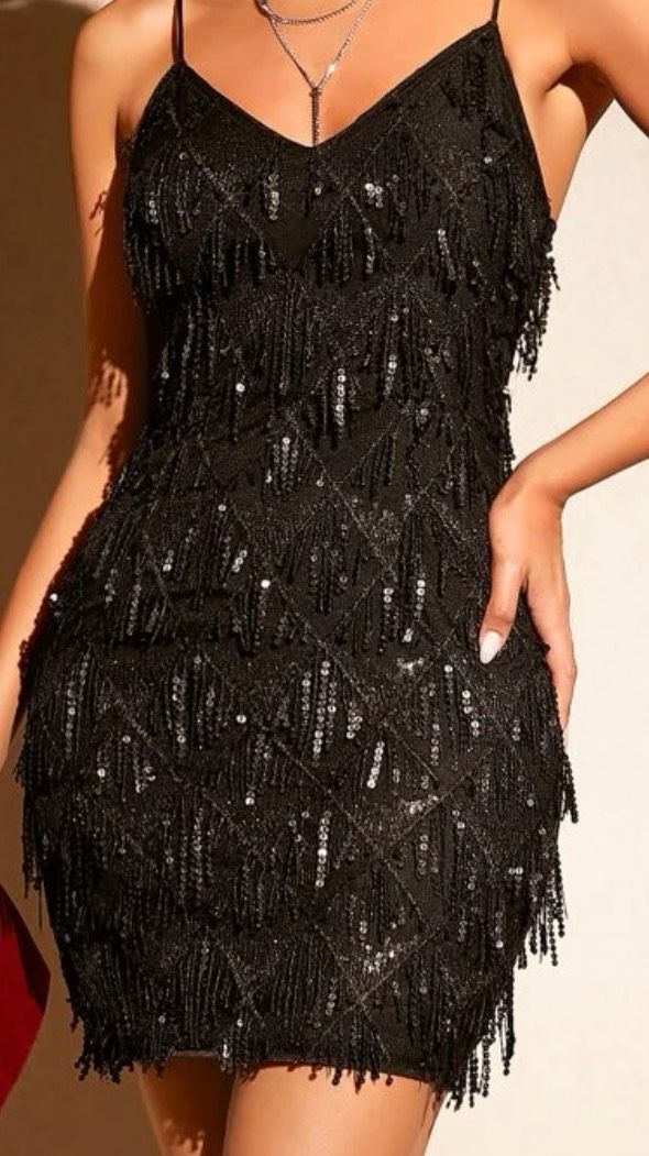 Size L Homecoming Black Cocktail Dress on Queenly