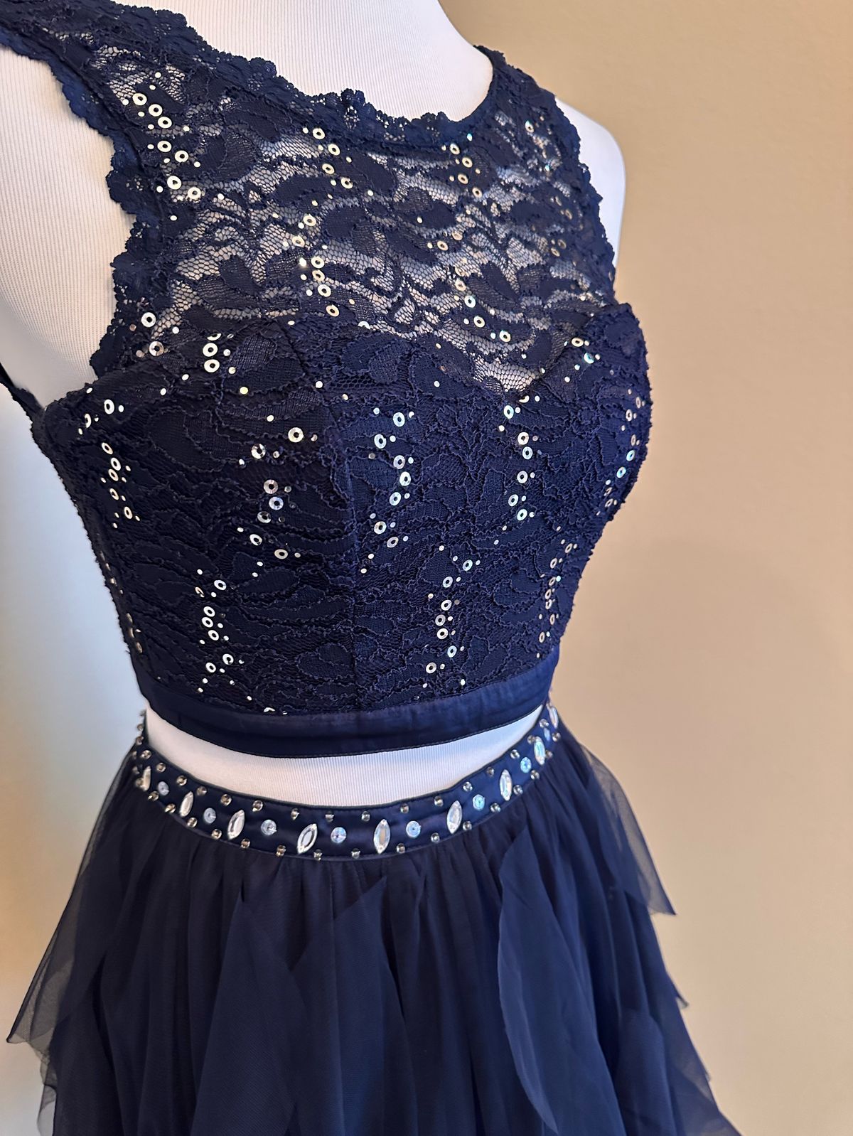 Size 2 Prom Lace Navy Blue Cocktail Dress on Queenly