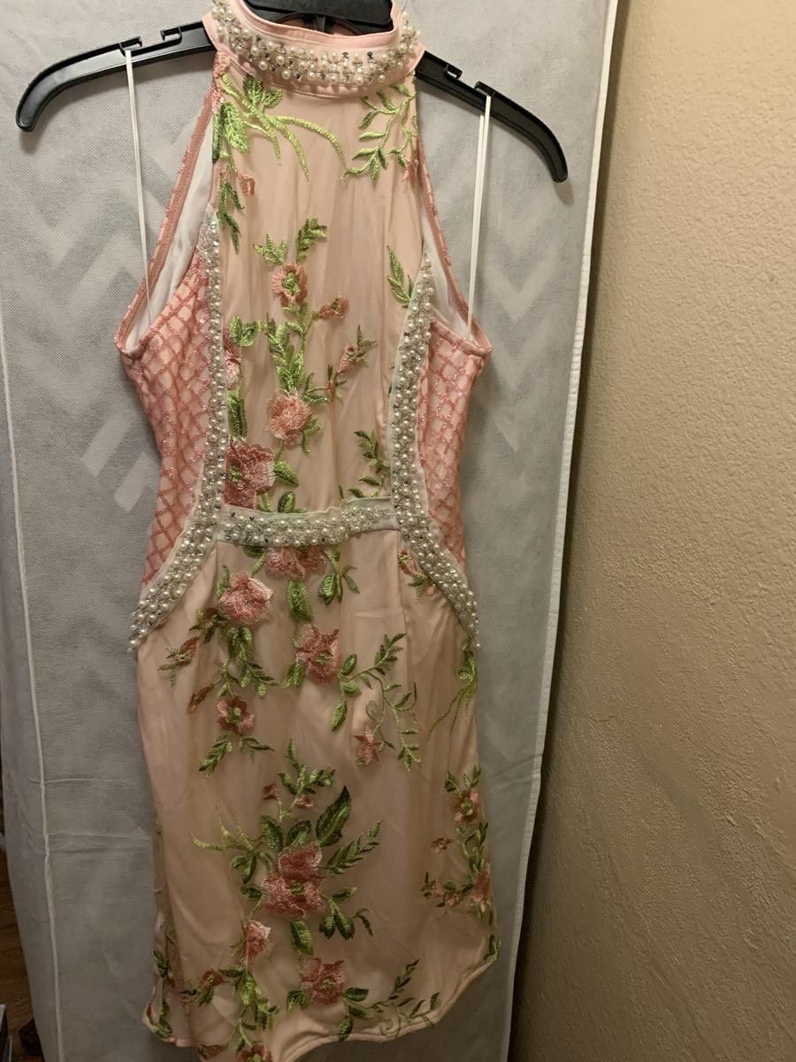 Pretty Little Things Size 4 Homecoming High Neck Floral Light Pink Cocktail Dress on Queenly