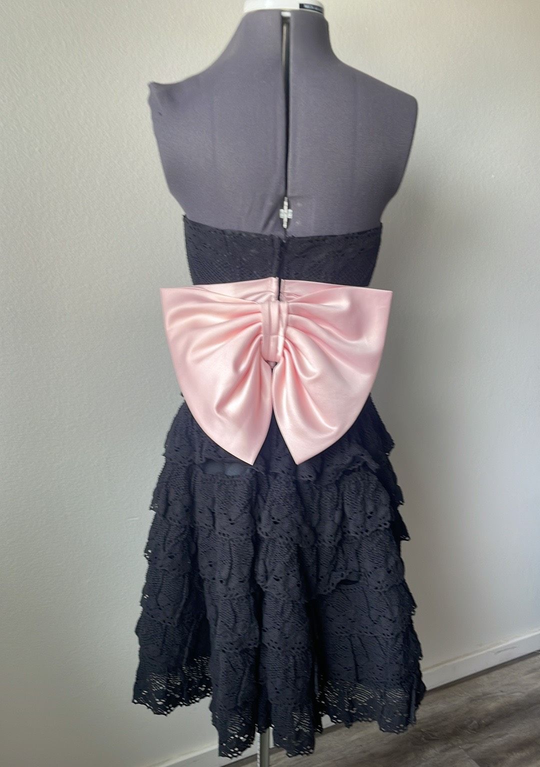 Betsey Johnson Size 2 Homecoming Black Cocktail Dress on Queenly