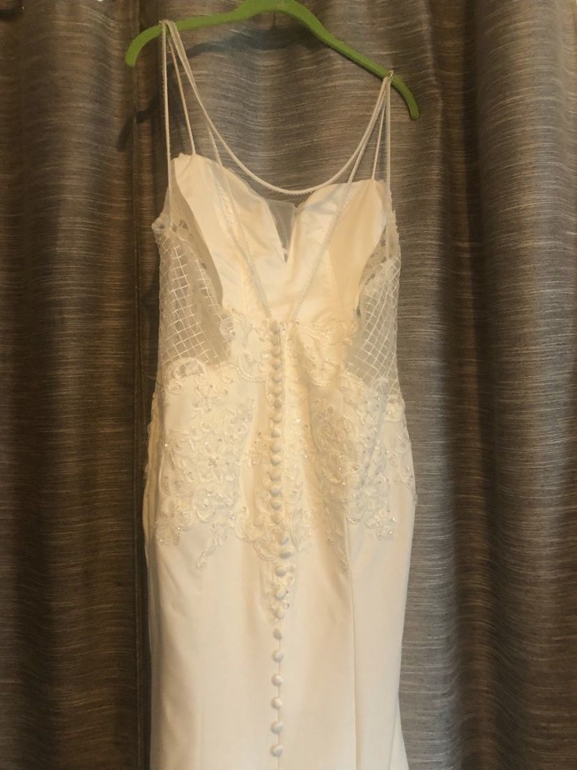 Size 6 Lace White Mermaid Dress on Queenly