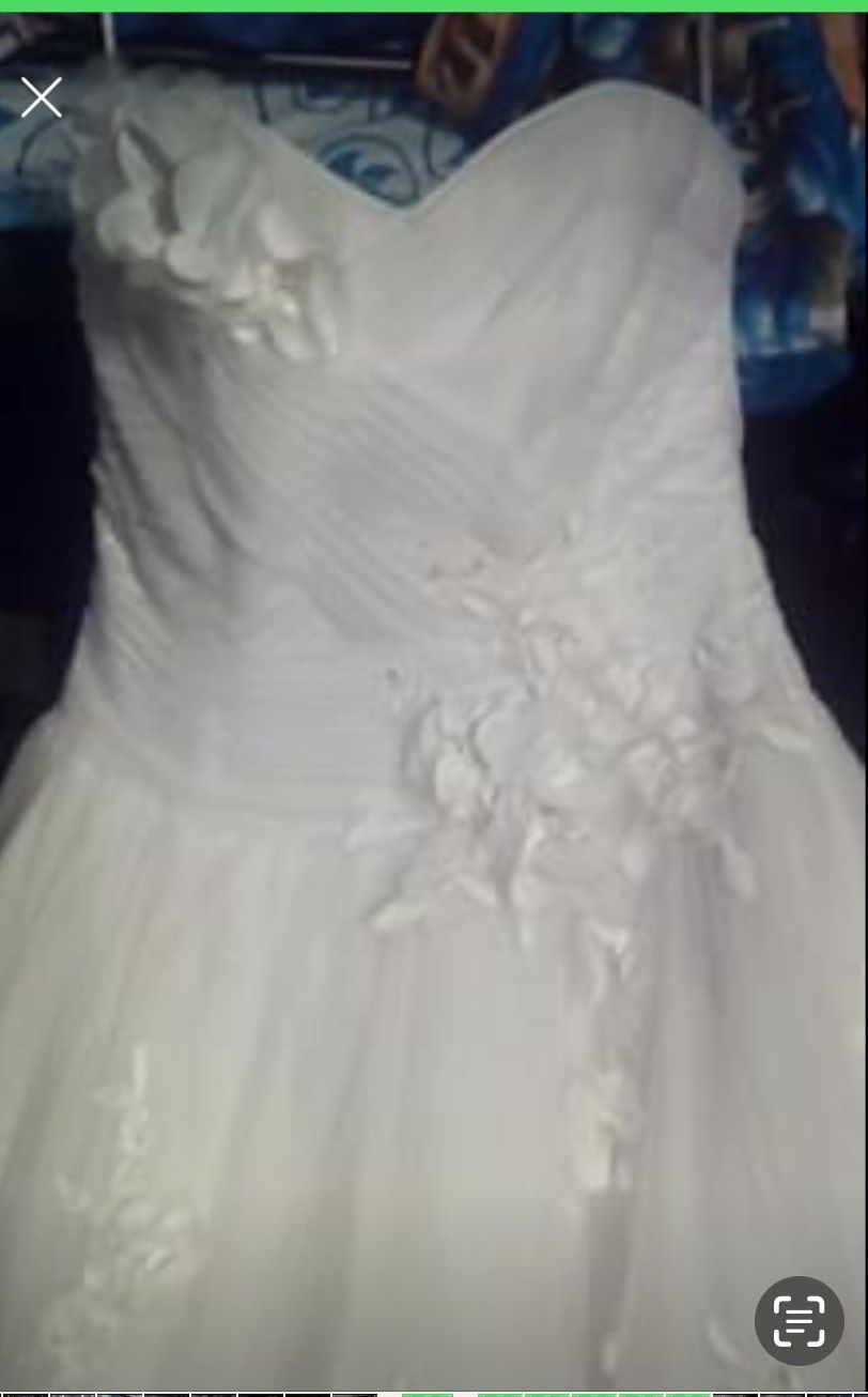 David's Bridal Size 10 Wedding White A-line Dress on Queenly