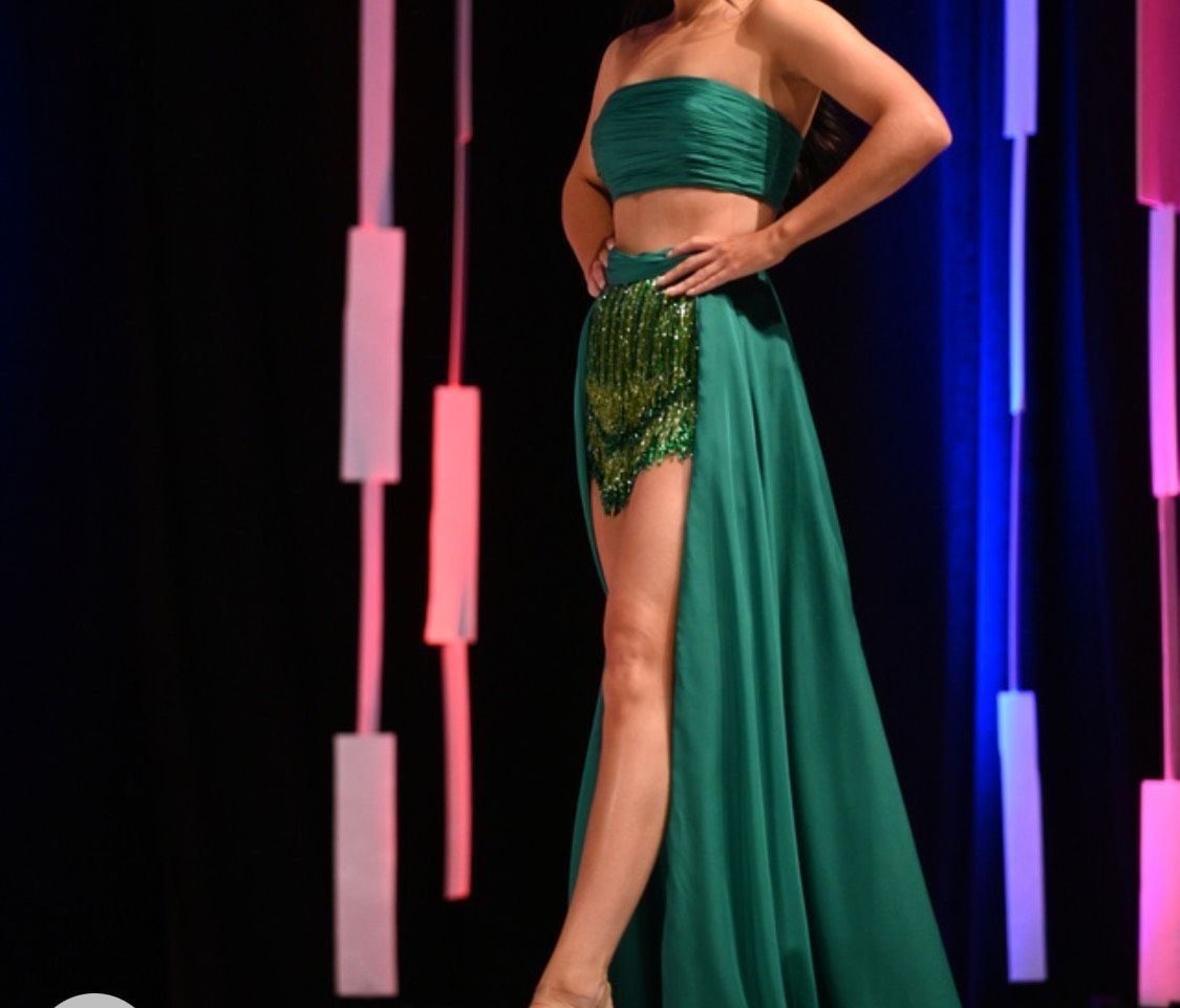 Tarik Ediz Size 2 Pageant Green Dress With Train on Queenly