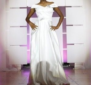 Size 4 Wedding Off The Shoulder Sequined White Ball Gown on Queenly