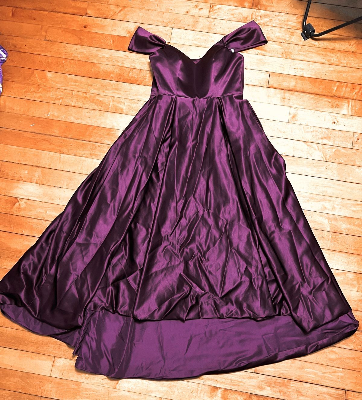 Plus Size 16 Prom Off The Shoulder Purple Dress With Train on Queenly
