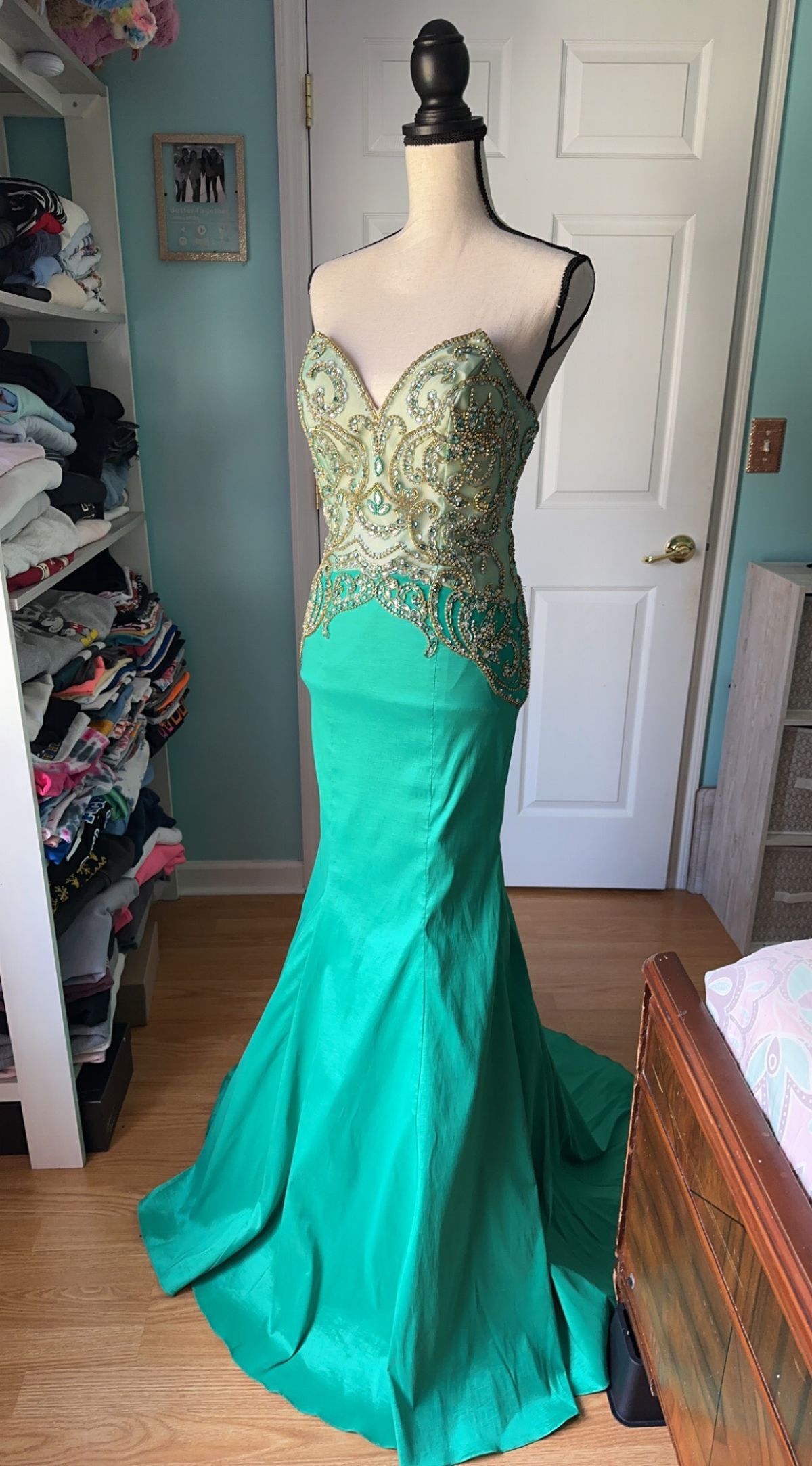 Size 4 Strapless Emerald Green Mermaid Dress on Queenly