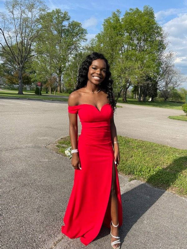 Size 4 Prom Off The Shoulder Red Mermaid Dress on Queenly