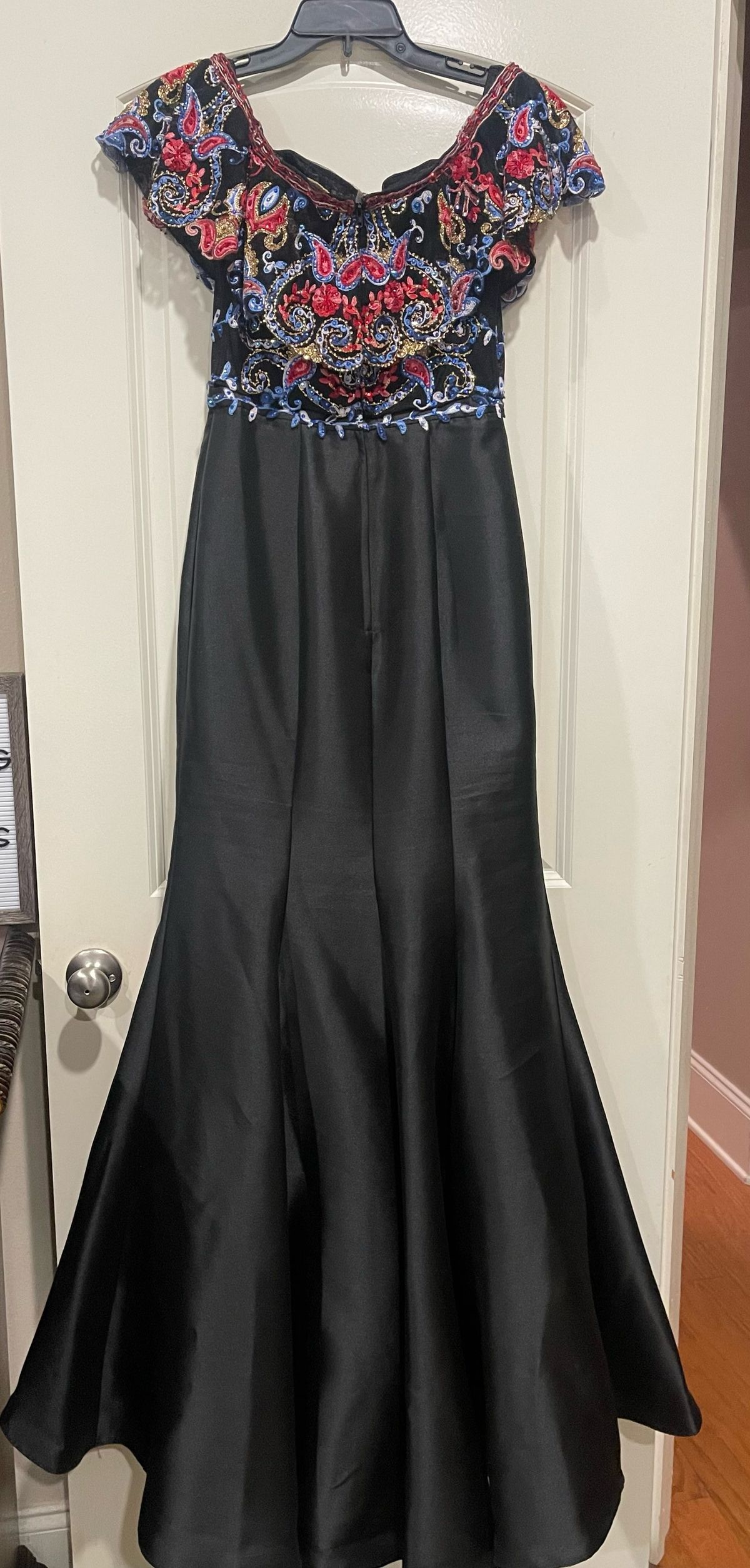 Ellie Wilde Size 8 Prom Black Mermaid Dress on Queenly
