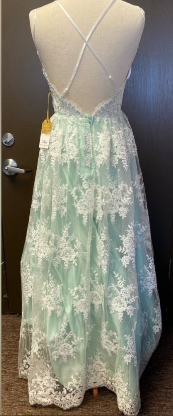 Say Yes To The Dress - Macy’s Size 10 Lace Light Green A-line Dress on Queenly