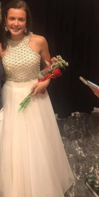 Size 6 Prom Lace White Ball Gown on Queenly