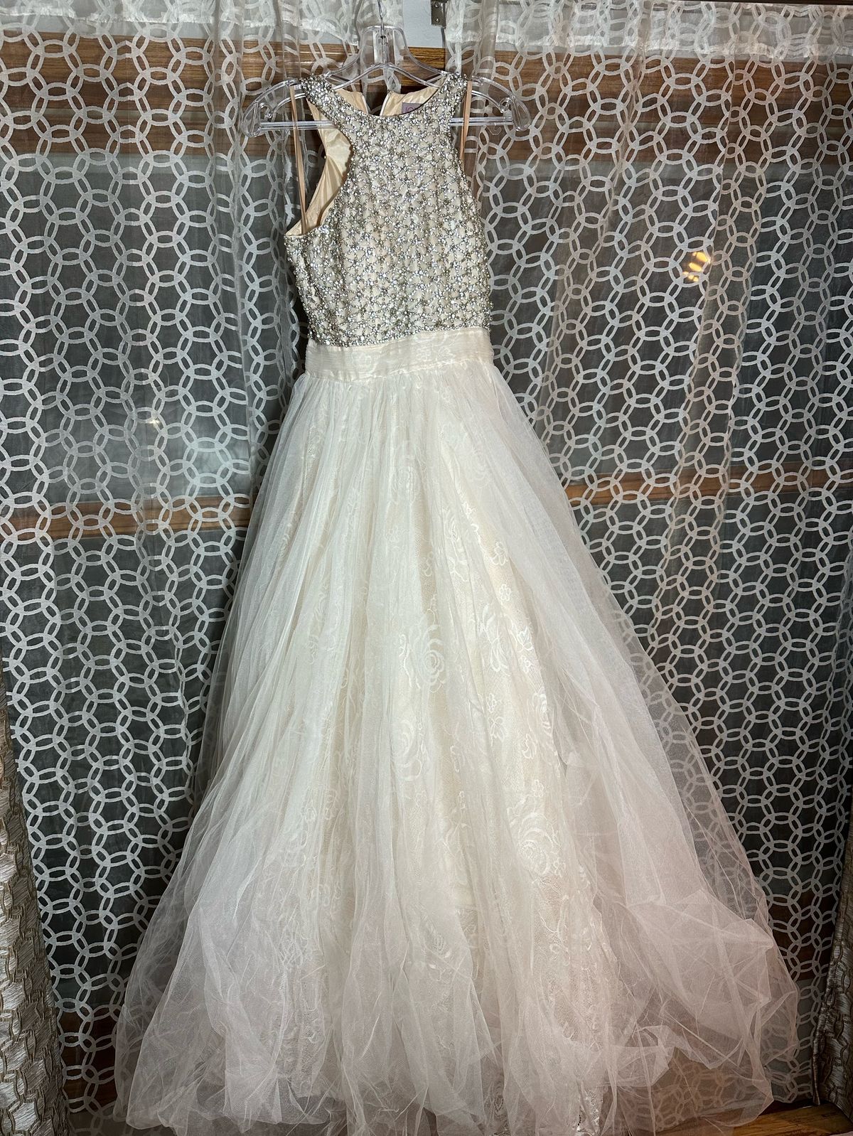 Size 6 Prom Lace White Ball Gown on Queenly