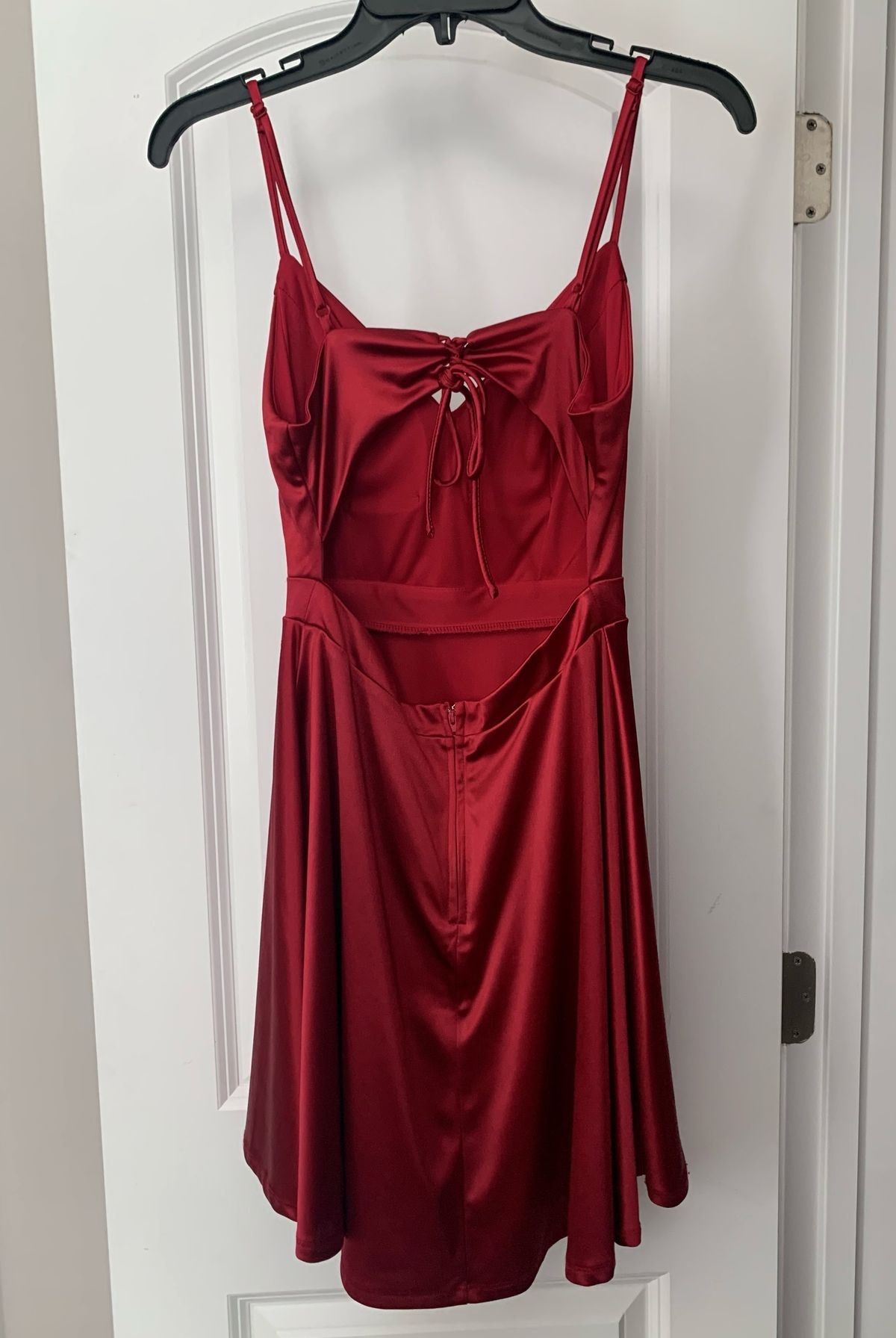 Size 6 Prom Plunge Red A-line Dress on Queenly