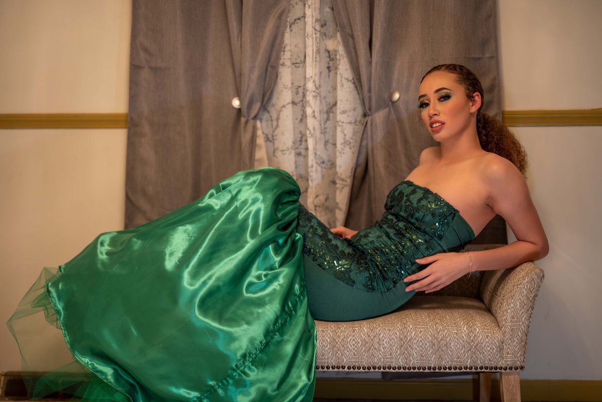 MYSTiiK Styles  Size 2 Strapless Satin Green Mermaid Dress on Queenly