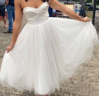 Size 4 Wedding White Cocktail Dress on Queenly